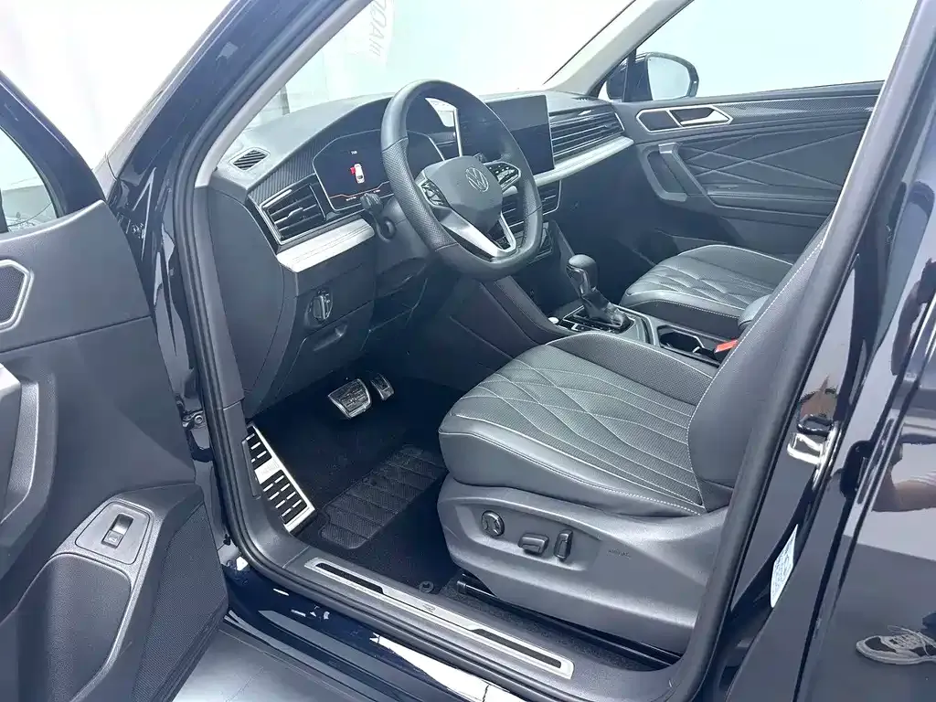 Volkswagen Tiguan L — фото 6
