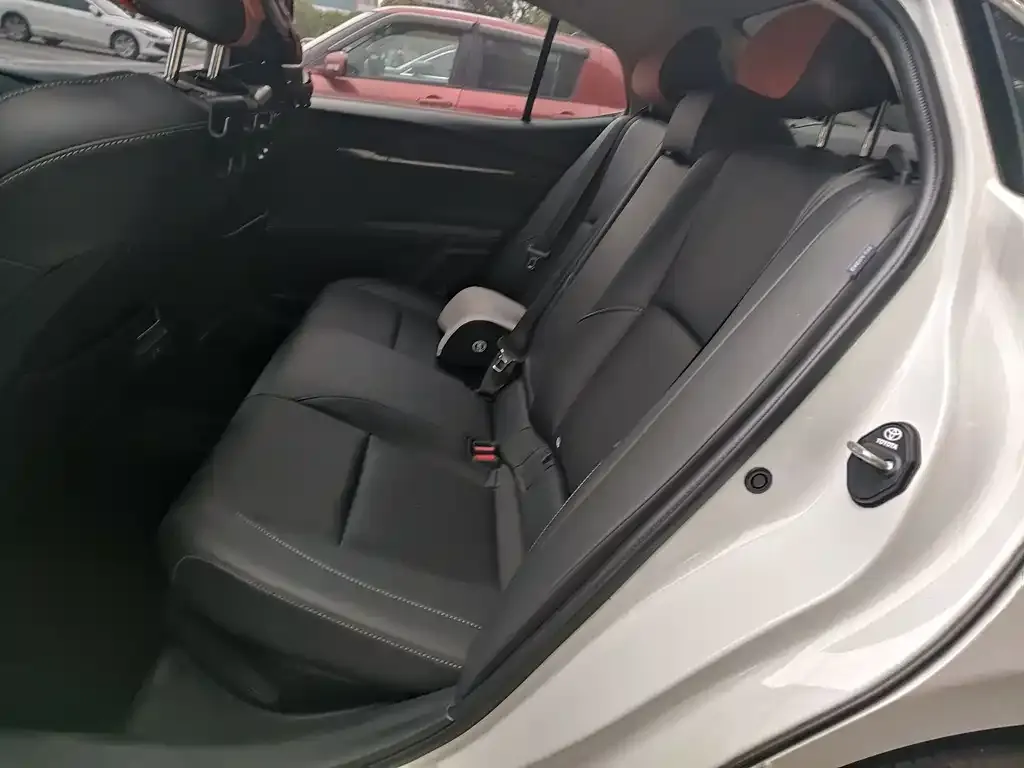 Toyota Camry 2024 из CN, фото 2