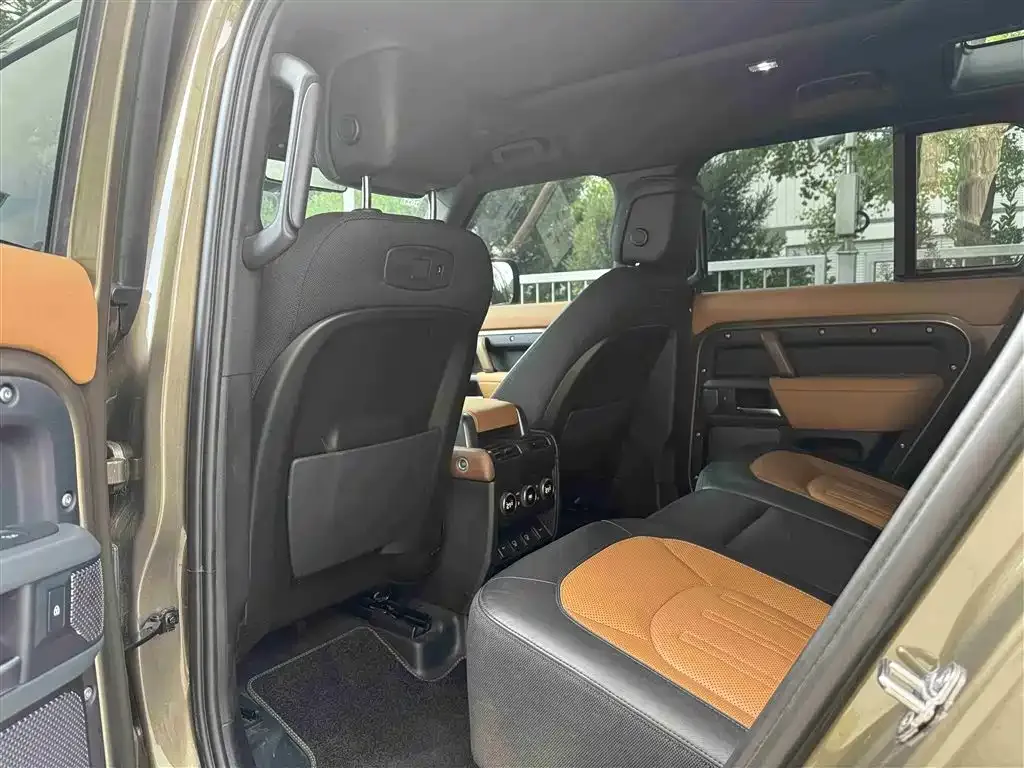 Land Rover Defender — фото 10