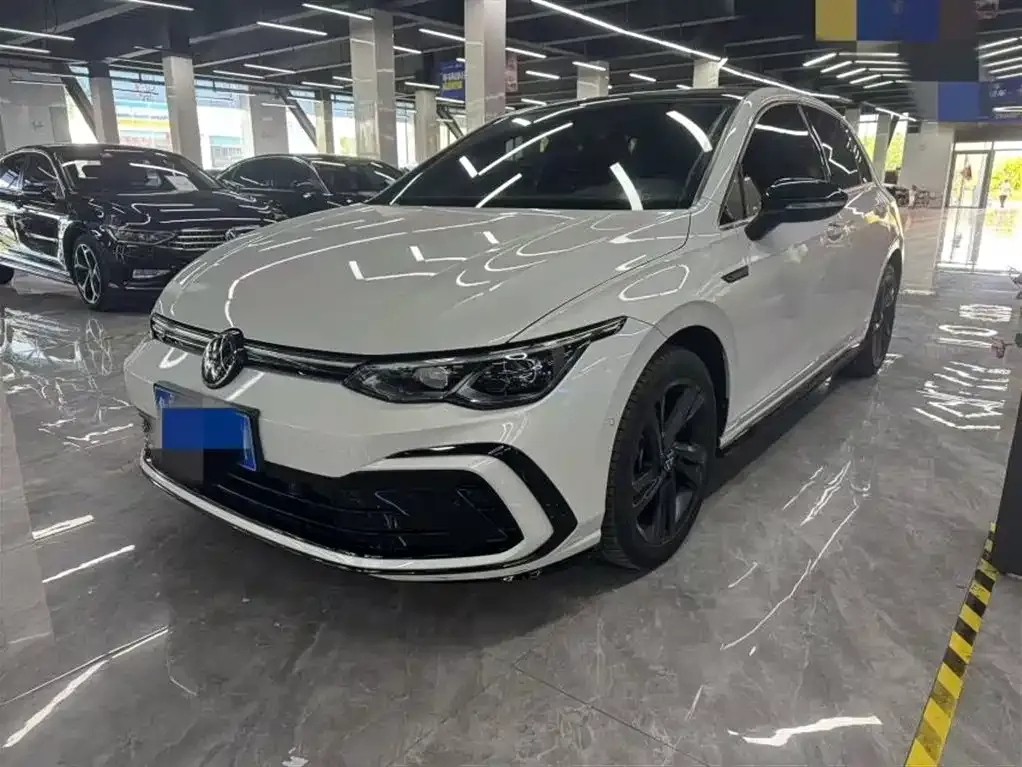 Volkswagen Golf 2023 из CN, фото 1