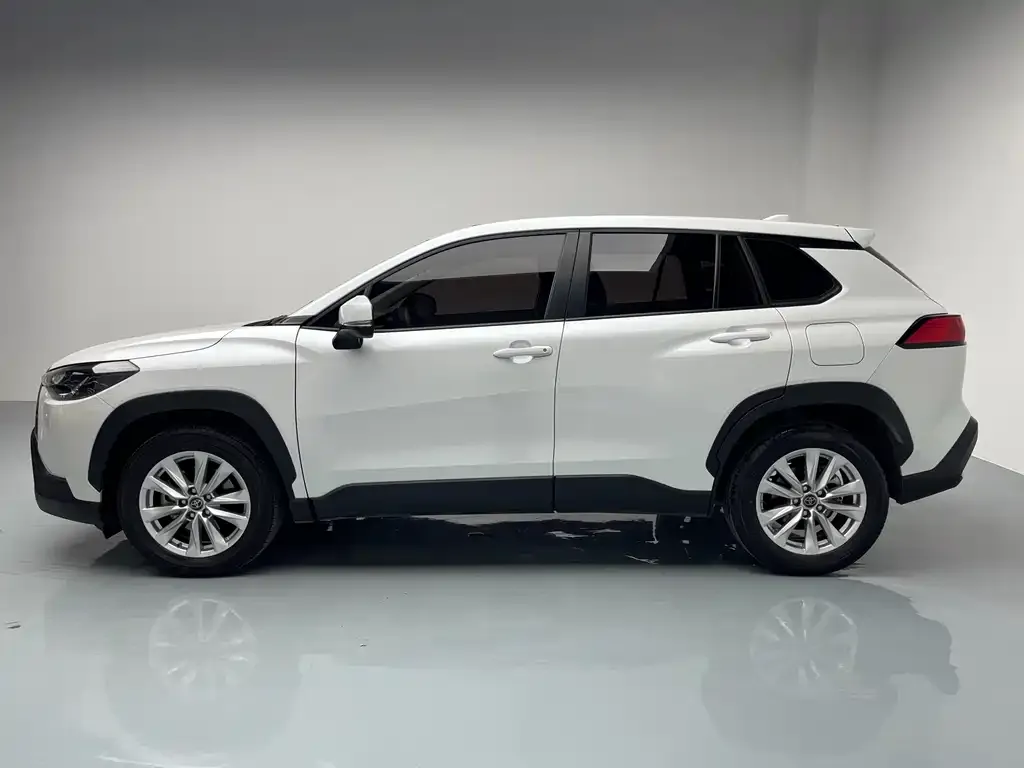 Toyota Corolla Cross 2023 из CN, фото 9