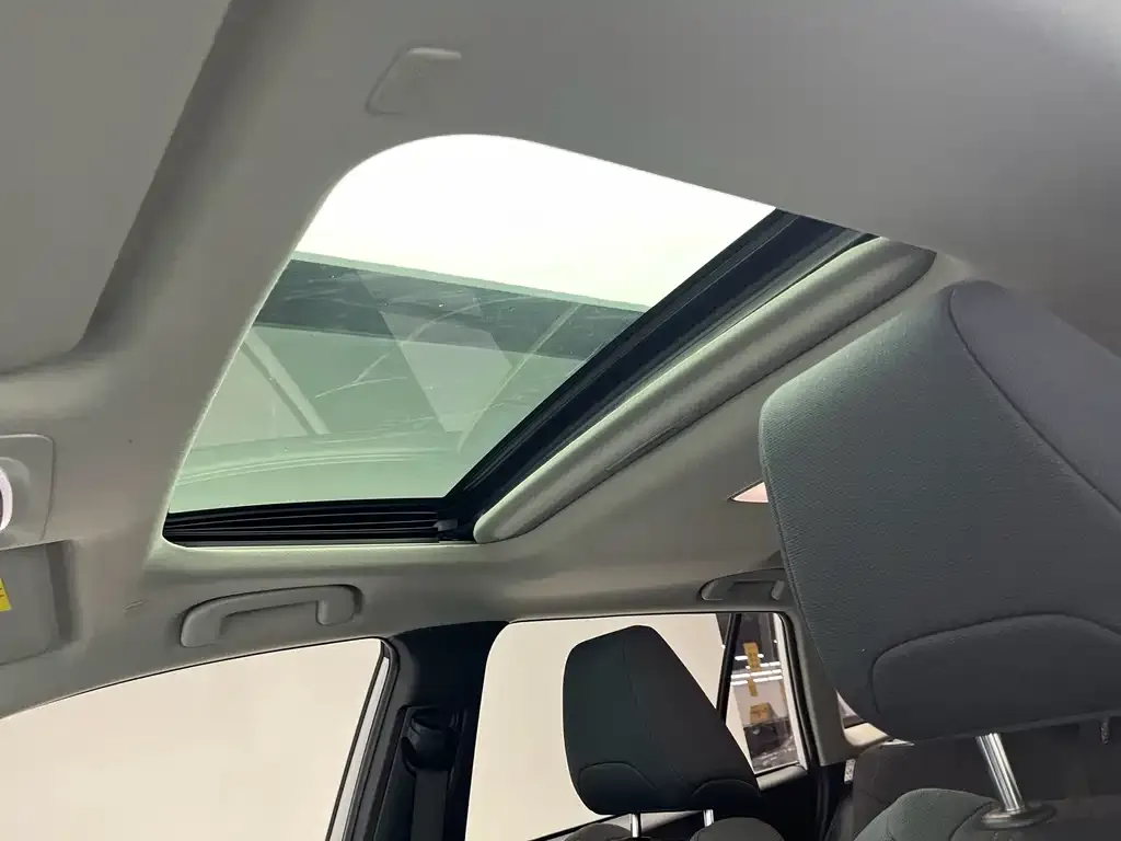 Toyota Corolla Cross 2023 из CN, фото 6