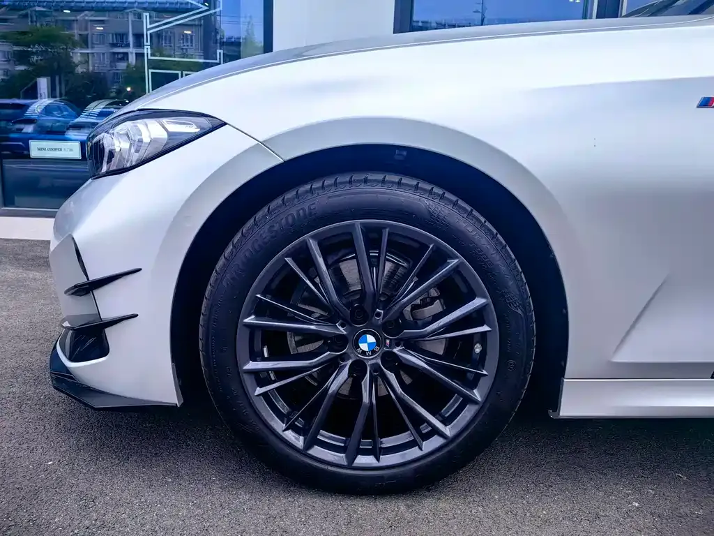 BMW 3 Series 2024 из CN, фото 10