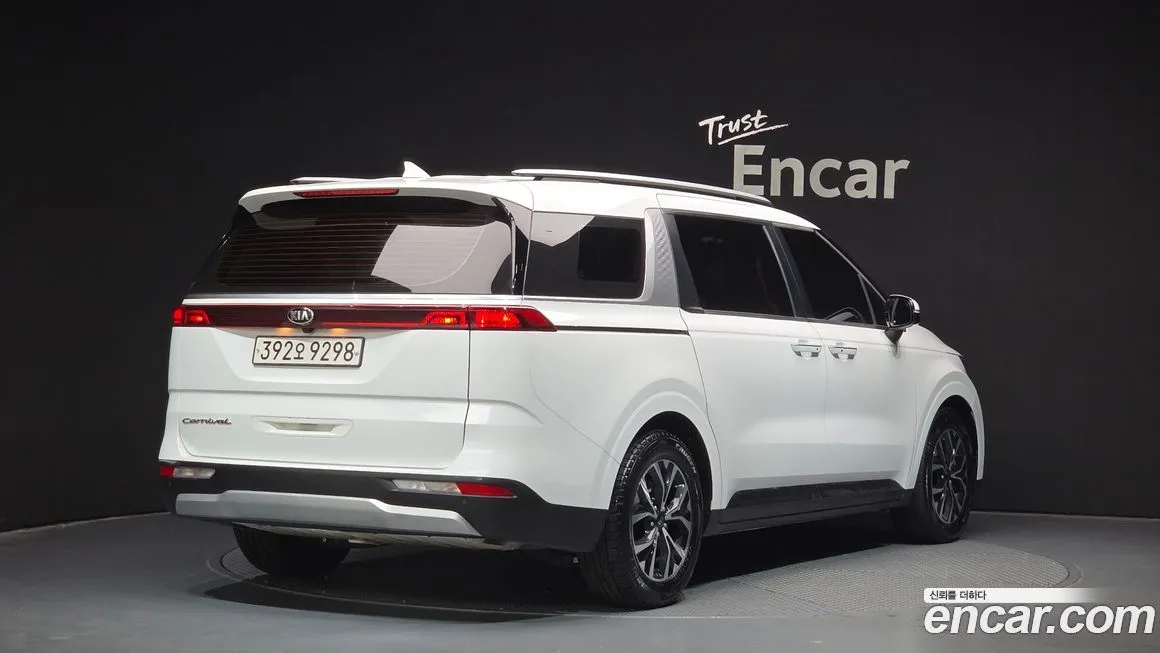 Kia Carnival — фото 4