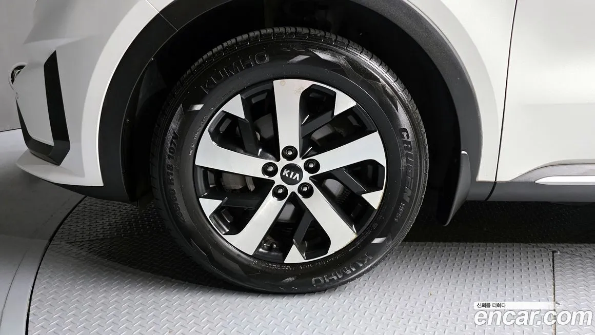 Kia Sorento — фото 5
