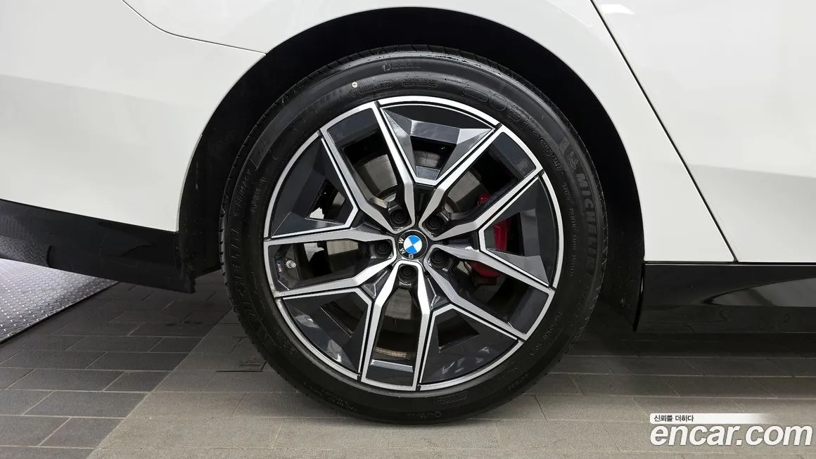 BMW 5-Series 2024 из KR, фото 10