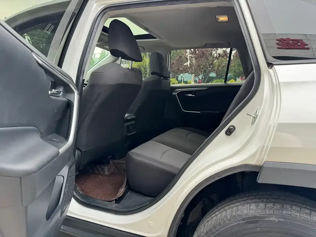 Toyota RAV4 2021 из CN, фото 3