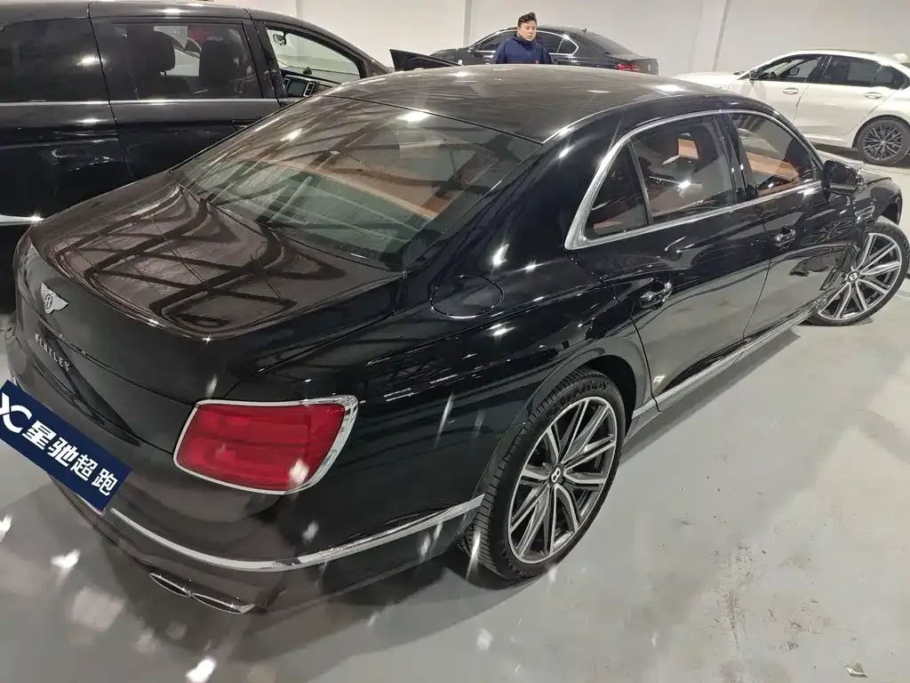 Bentley Flying Spur 2023 из CN, фото 7