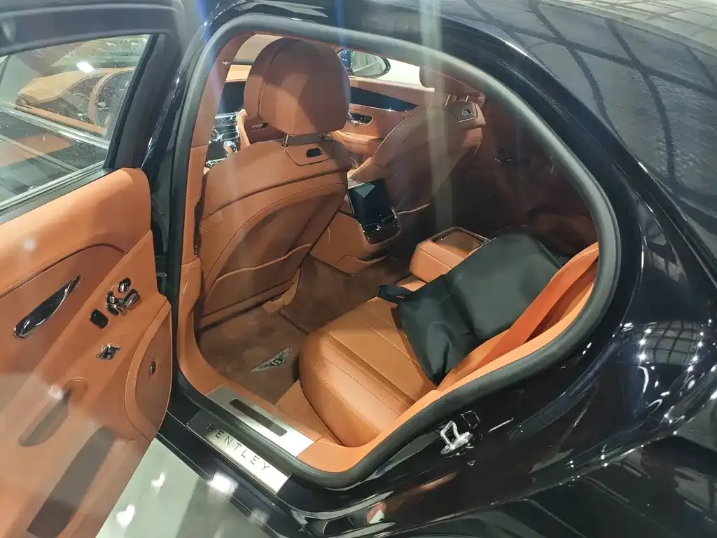 Bentley Flying Spur 2023 из CN, фото 3