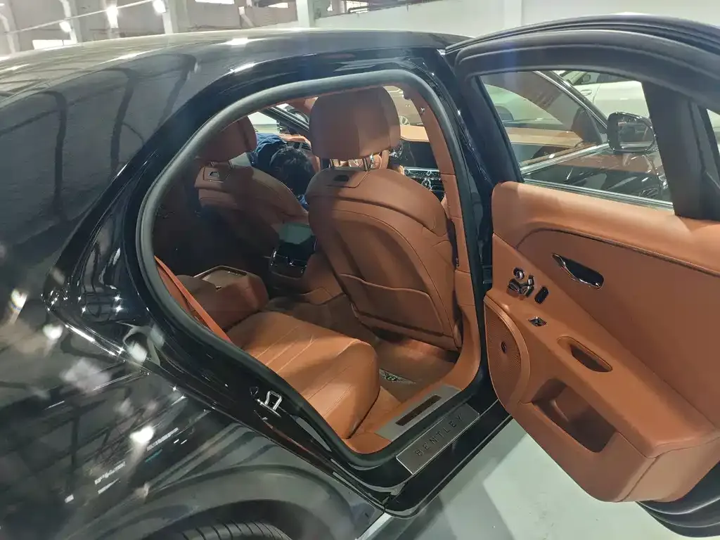 Bentley Flying Spur 2023 из CN, фото 4