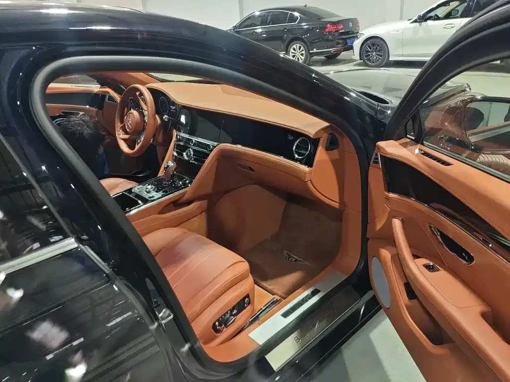 Bentley Flying Spur 2023 из CN, фото 8