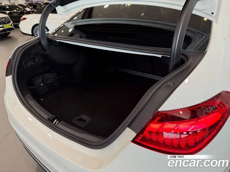 Mercedes-Benz C-Class 2024 из KR, фото 2