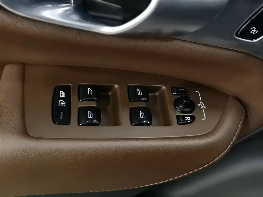 Volvo XC90 PHEV 2024 из CN, фото 6