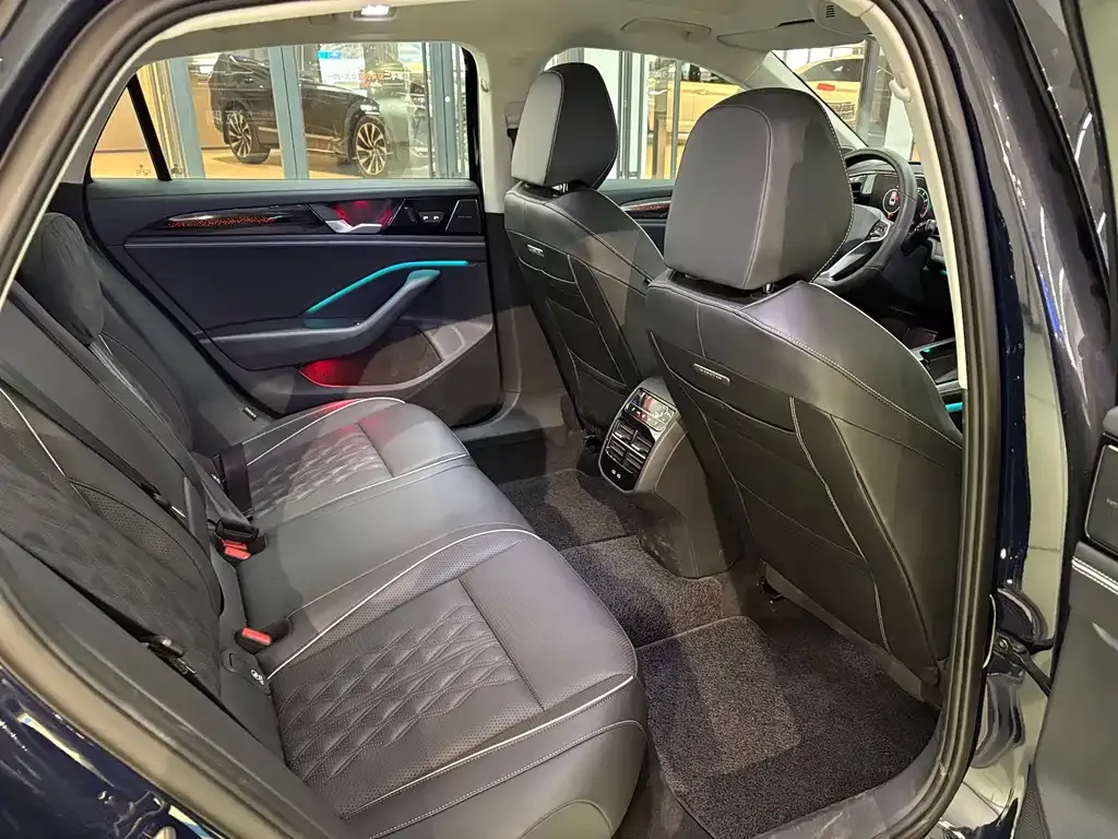 Volkswagen Magotan 2024 из CN, фото 3
