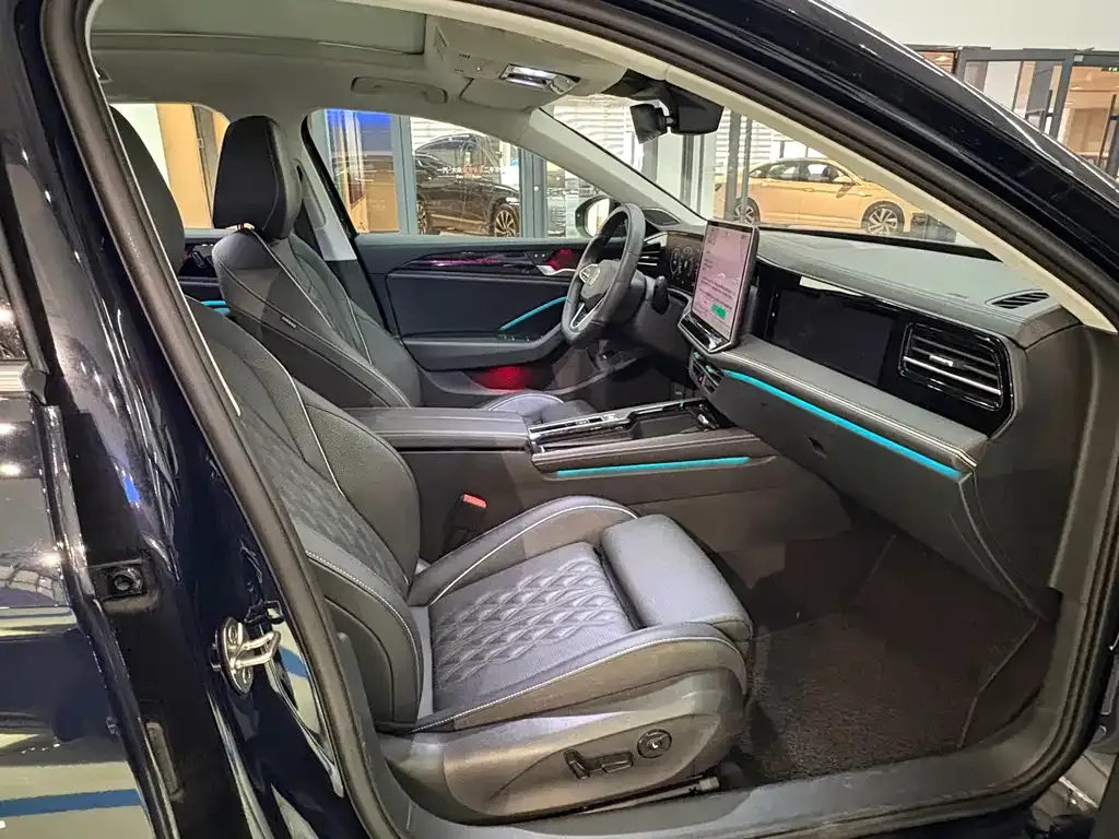 Volkswagen Magotan 2024 из CN, фото 8