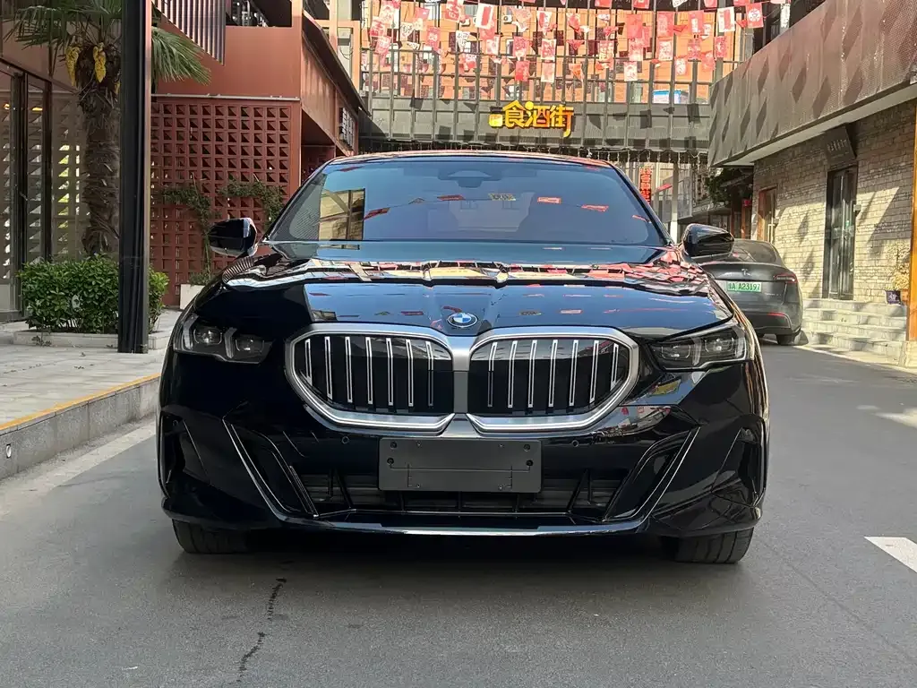 BMW 5 Series — фото 9