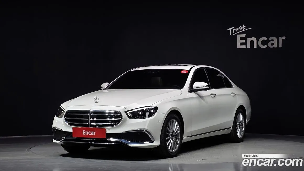 Mercedes-Benz E-Class — фото 1