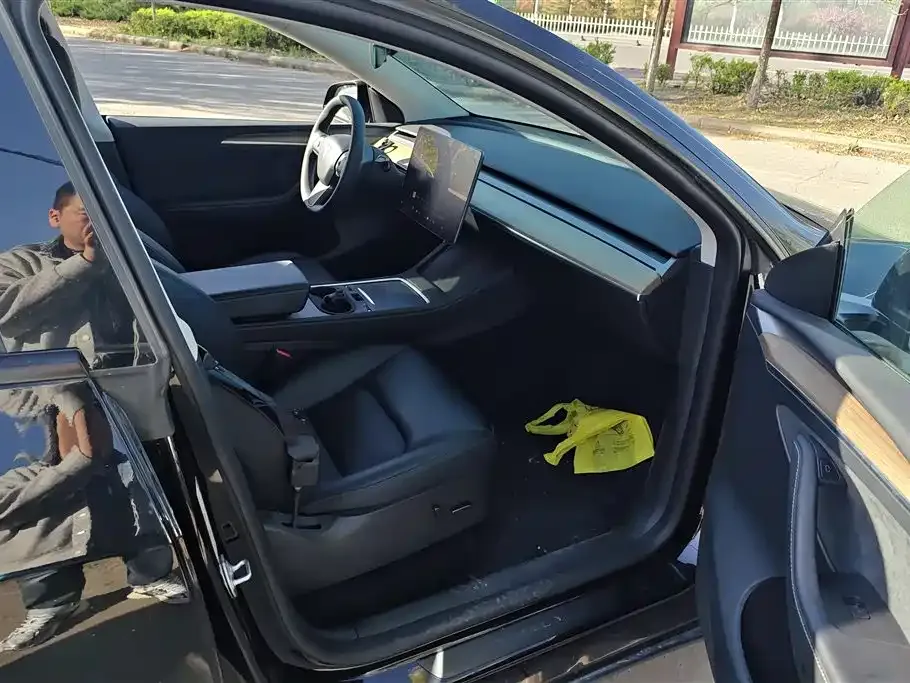 Tesla Model Y — фото 2