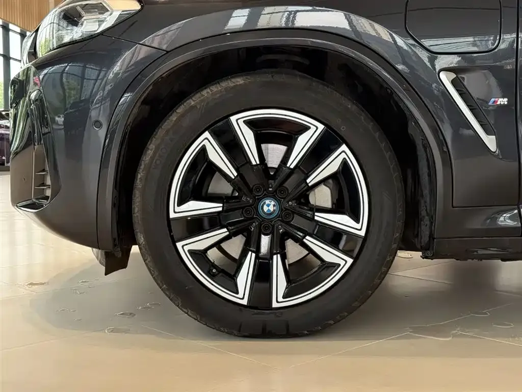 BMW iX3 — фото 2