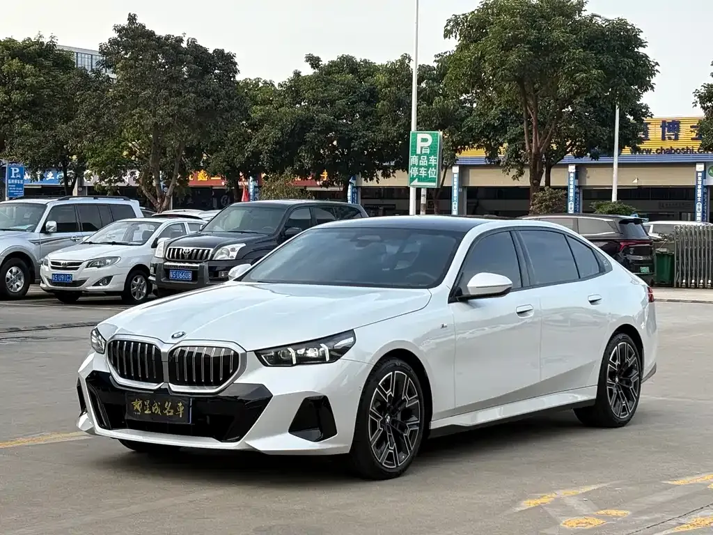 BMW 5 Series — фото 1
