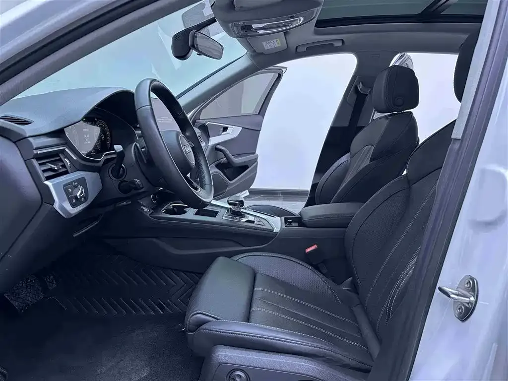 Audi A4L 2022 из CN, фото 9