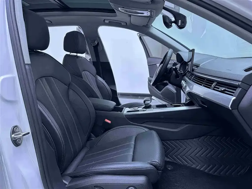 Audi A4L 2022 из CN, фото 6