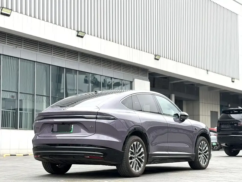NIO EC6 — фото 10