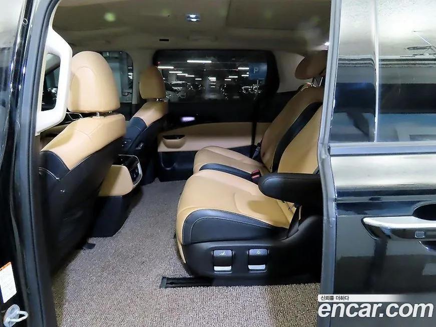 Kia Carnival — фото 10