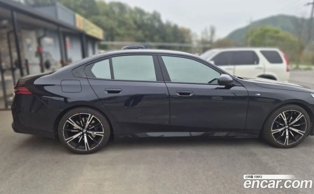 BMW 5-Series 2024 из KR, фото 3