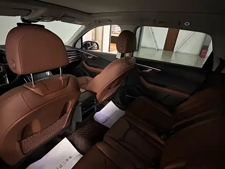 Audi Q7 2024 из CN, фото 9