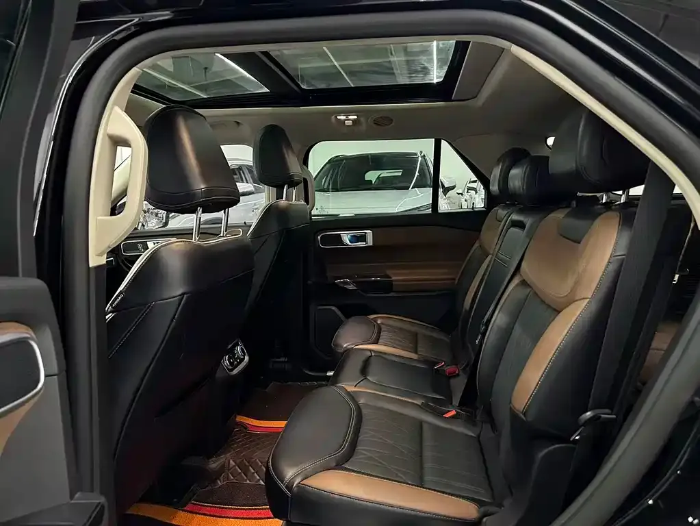 Ford Explorer 2023 из CN, фото 2