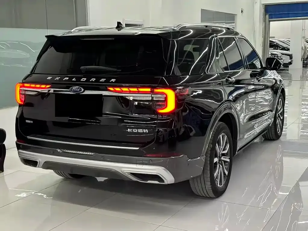 Ford Explorer 2023 из CN, фото 4