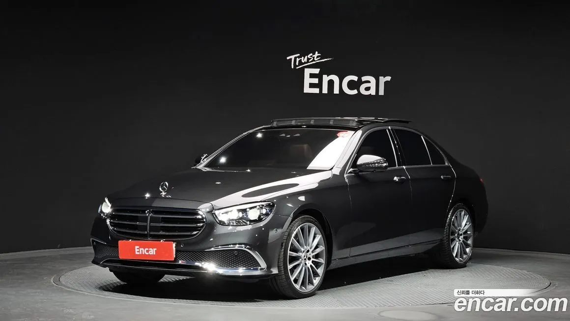 Mercedes-Benz E-Class — фото 1