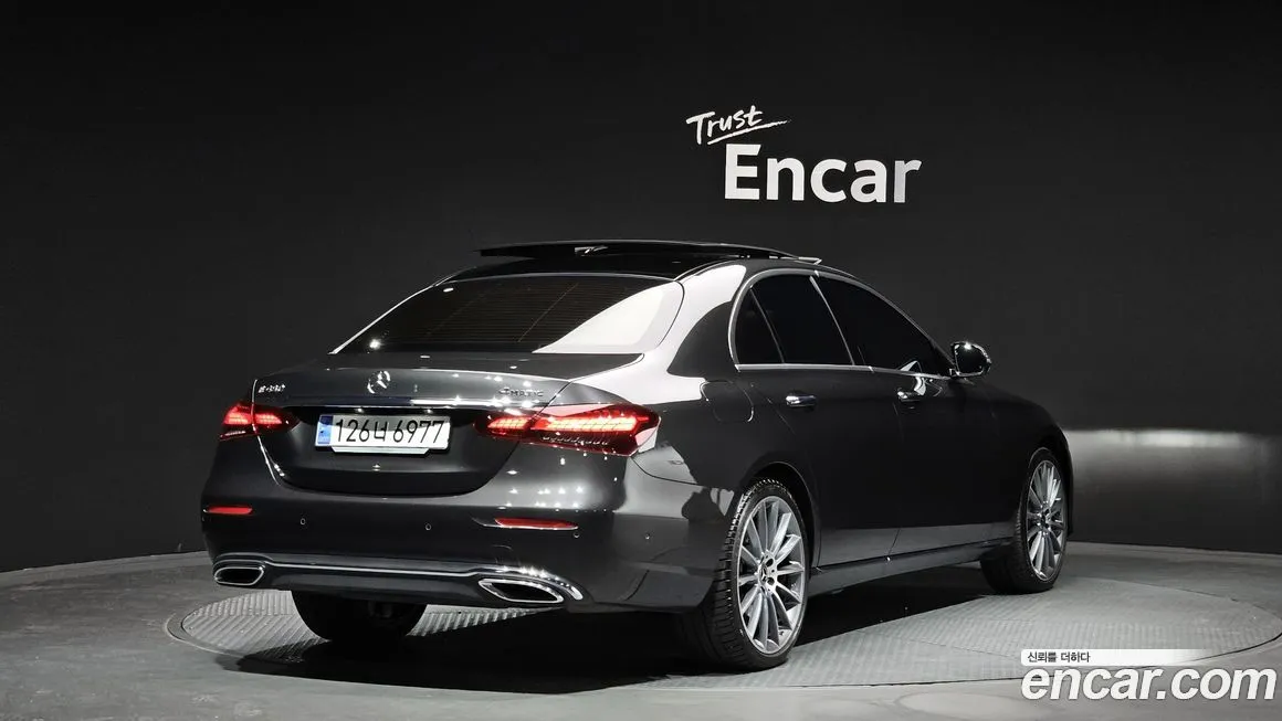 Mercedes-Benz E-Class — фото 4