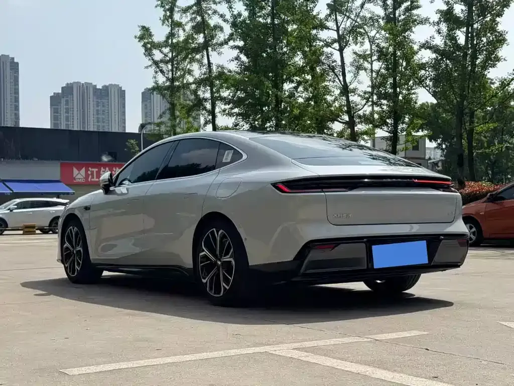 Geely Galaxy E8 — фото 10