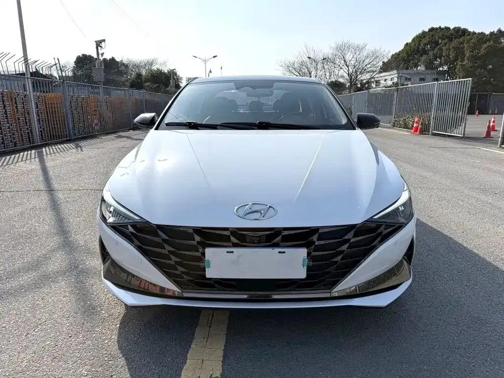 Hyundai Elantra — фото 2