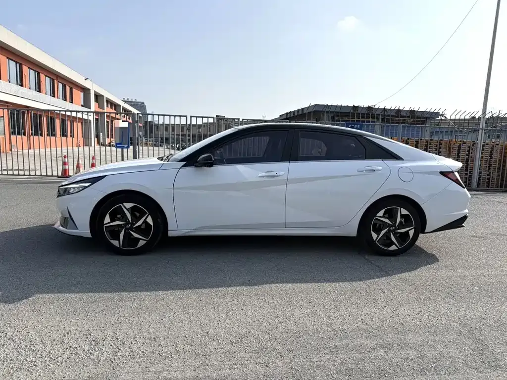 Hyundai Elantra — фото 8