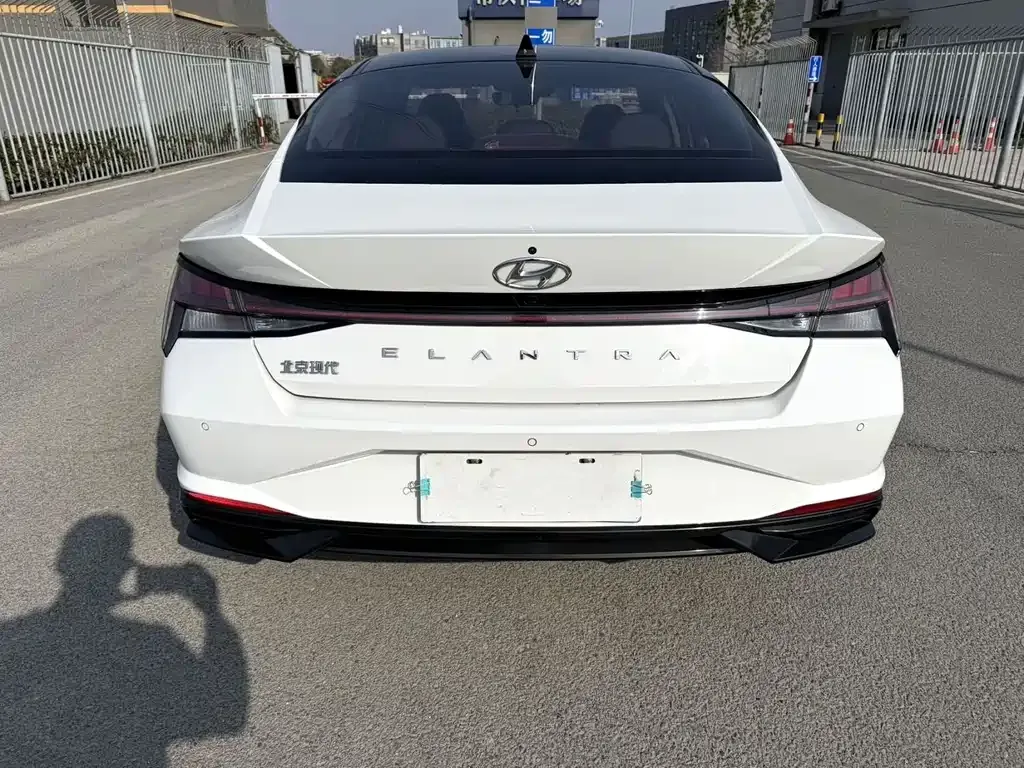 Hyundai Elantra — фото 4