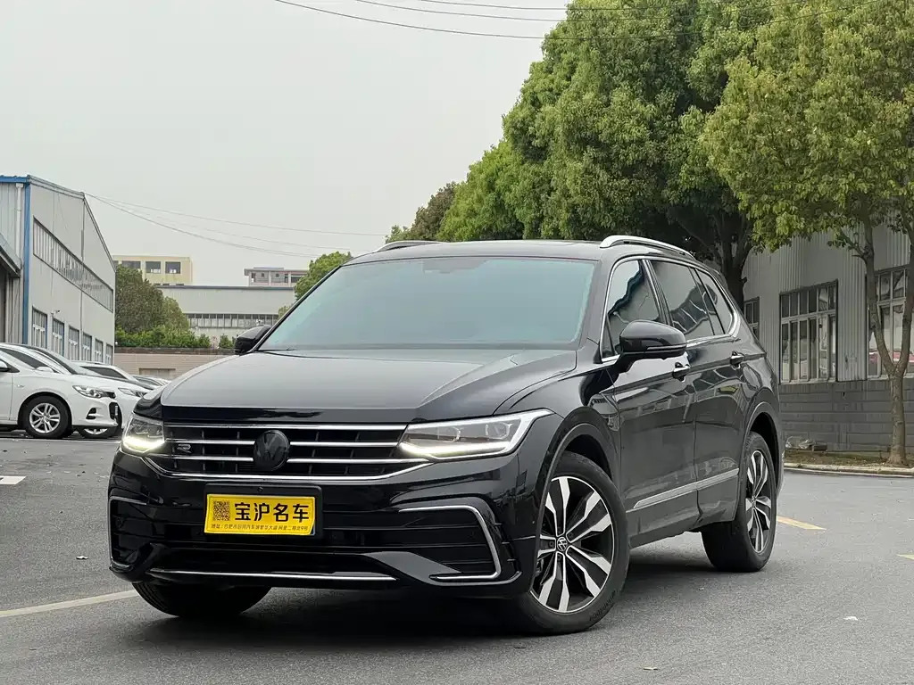 Volkswagen Tiguan L — фото 1