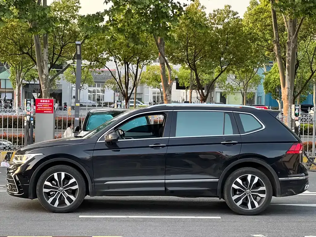 Volkswagen Tiguan L — фото 8