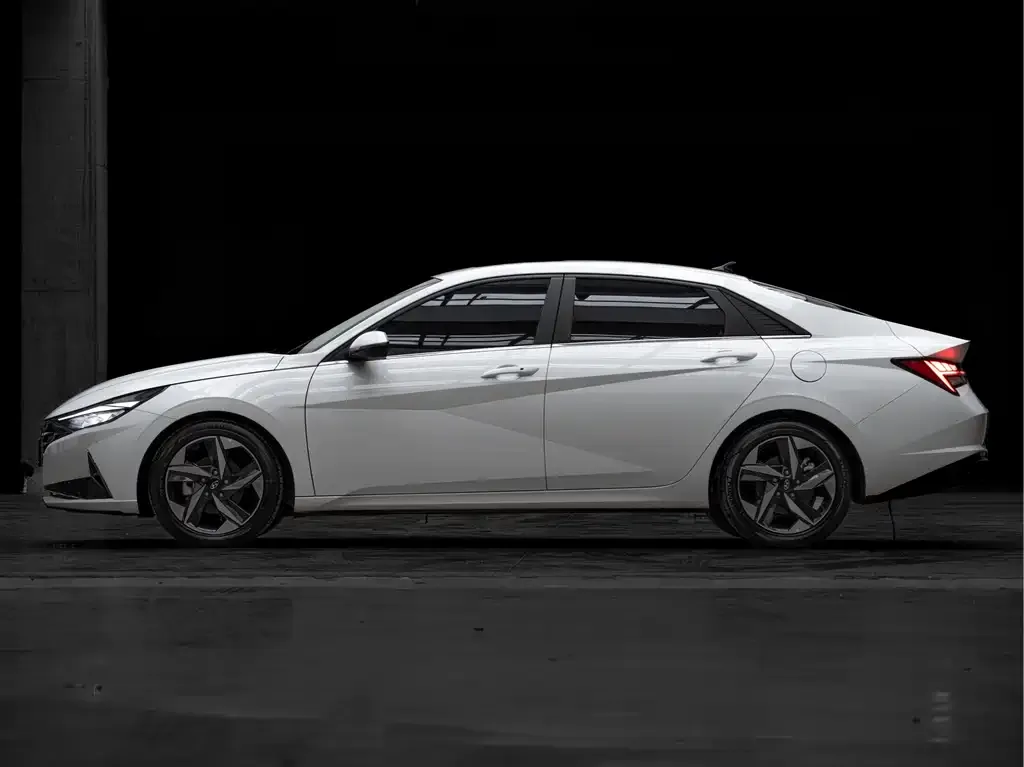 Hyundai Elantra — фото 2