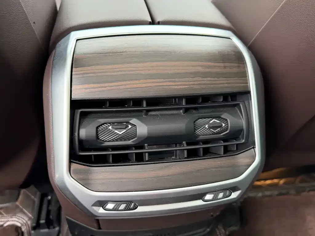 BMW 7 Series 2025 из CN, фото 7