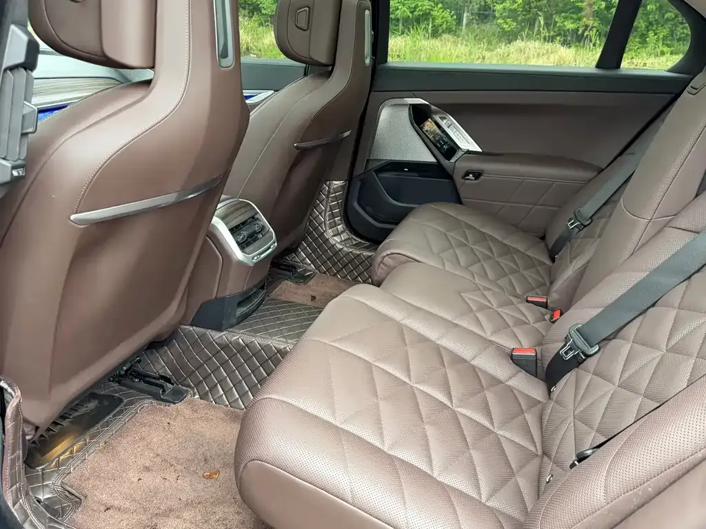 BMW 7 Series 2025 из CN, фото 10