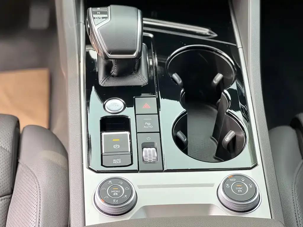 Volkswagen Touareg 2021 из CN, фото 2