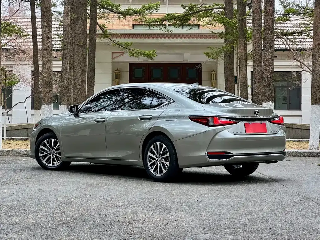 Lexus ES 2023 из CN, фото 5