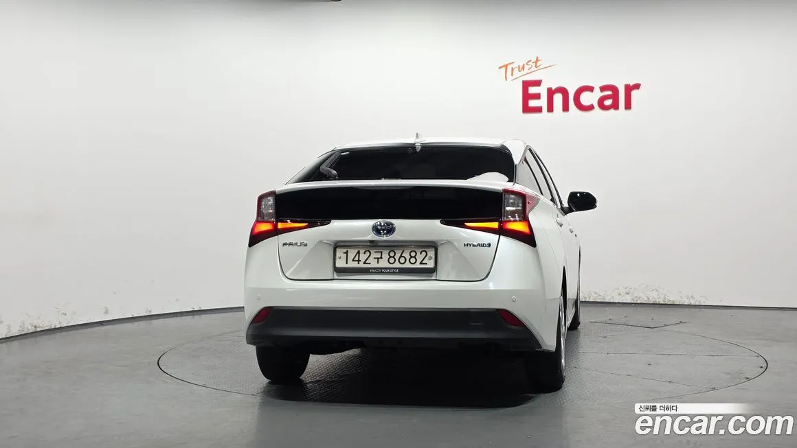 Toyota Prius 2022 из KR, фото 2