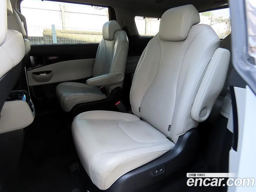 Kia Carnival — фото 10
