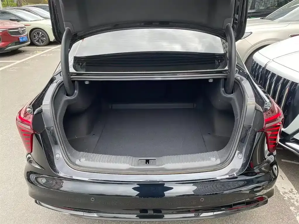 Hongqi H5 2025 из CN, фото 10