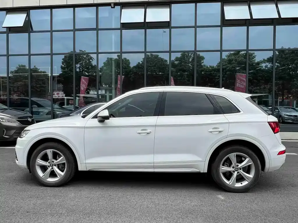 Audi Q5L 2021 из CN, фото 5