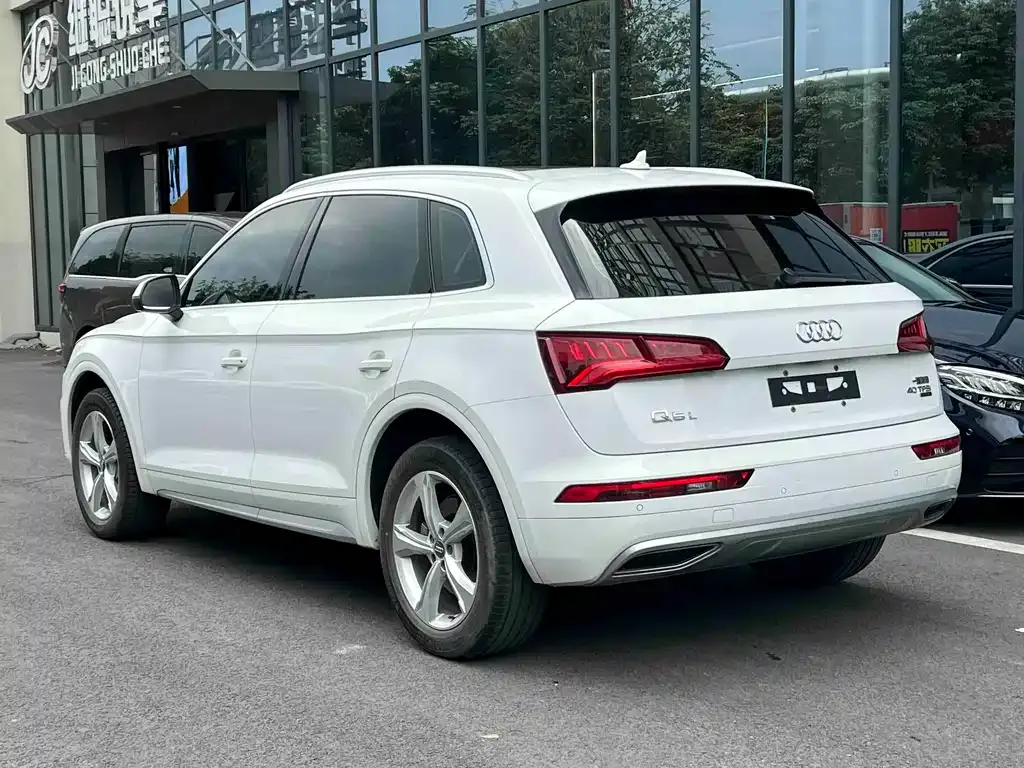 Audi Q5L 2021 из CN, фото 6